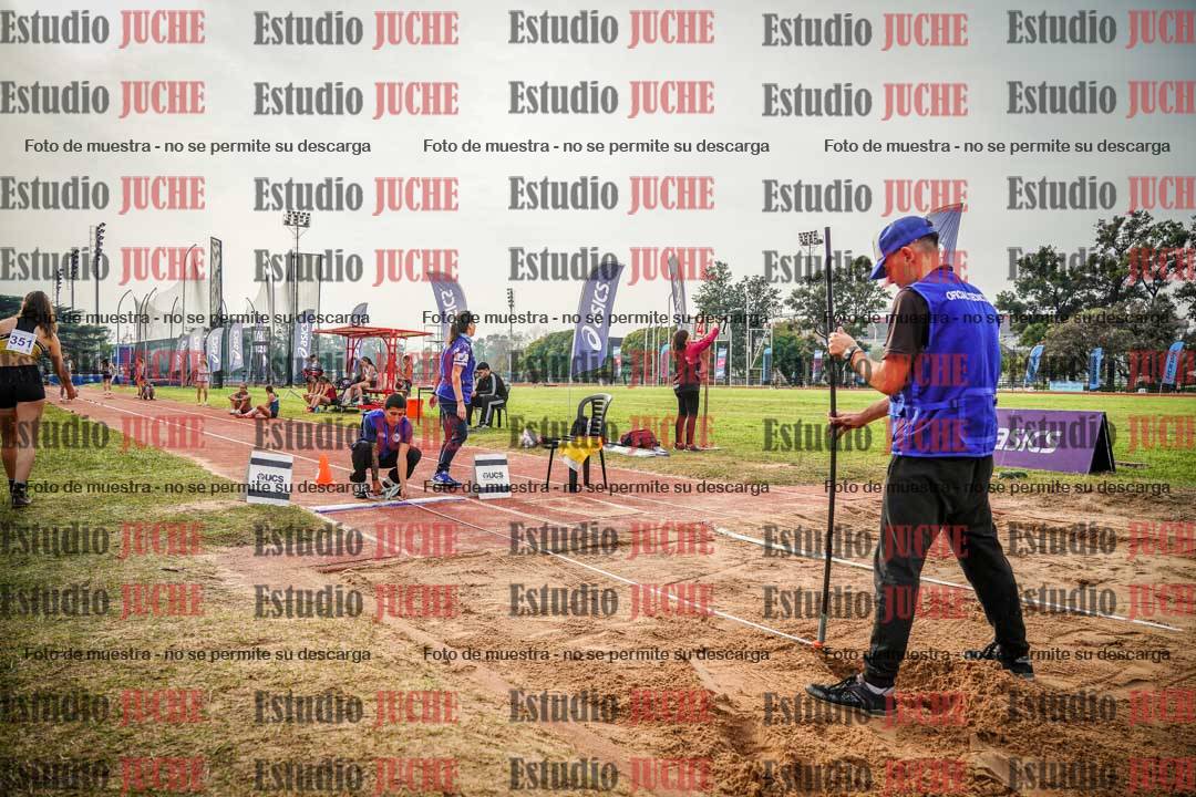 Fotos del salto en largo de mujeres