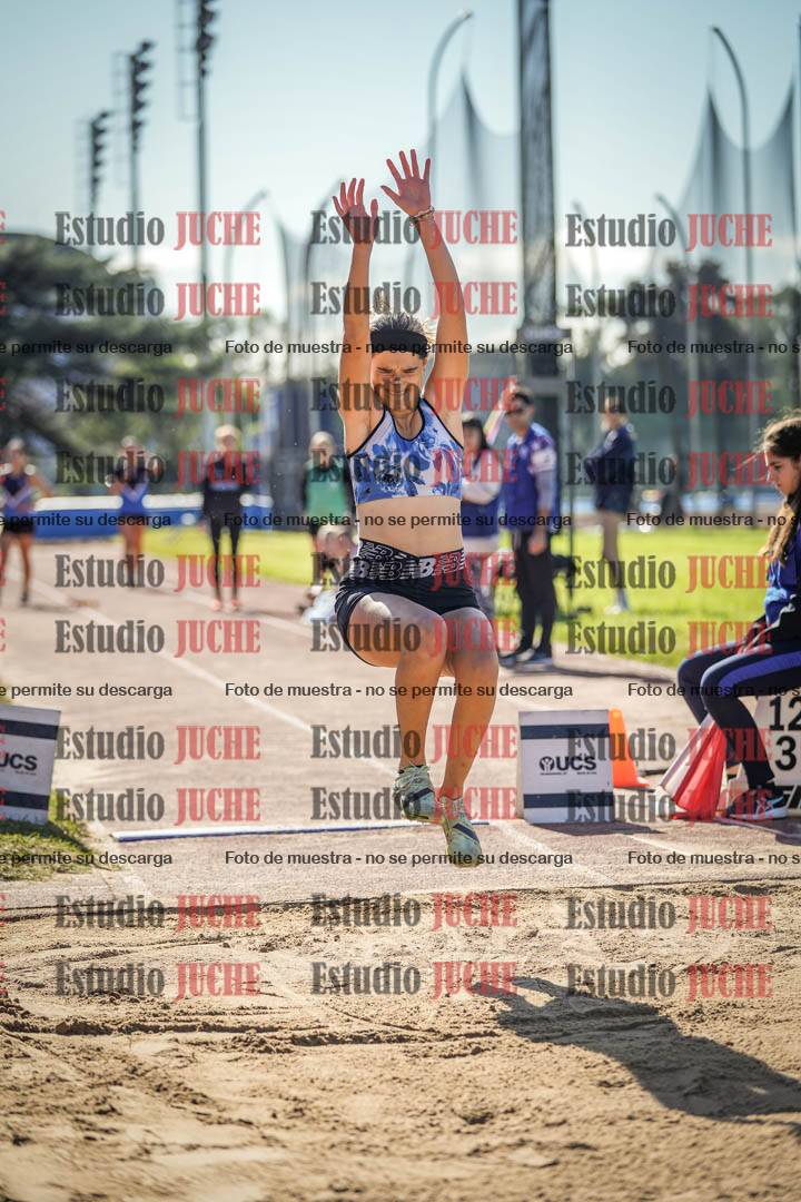 Fotos del salto en largo de mujeres