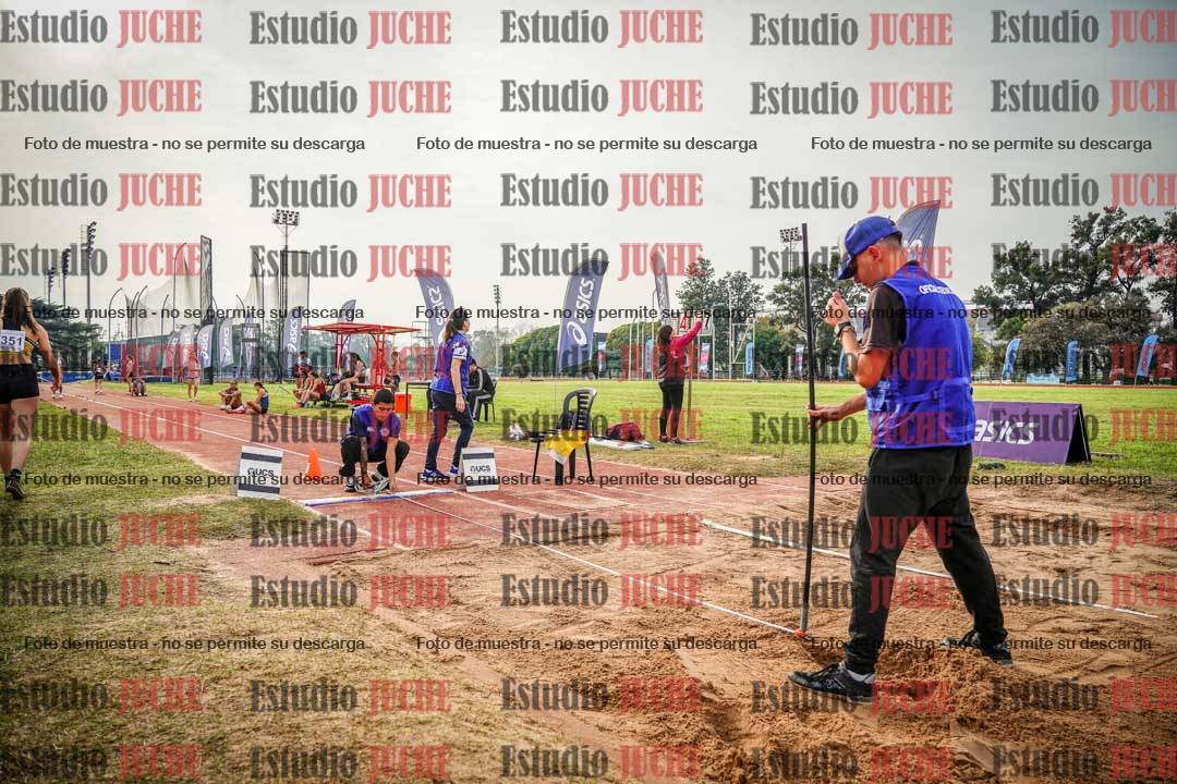 Fotos del salto en largo de mujeres