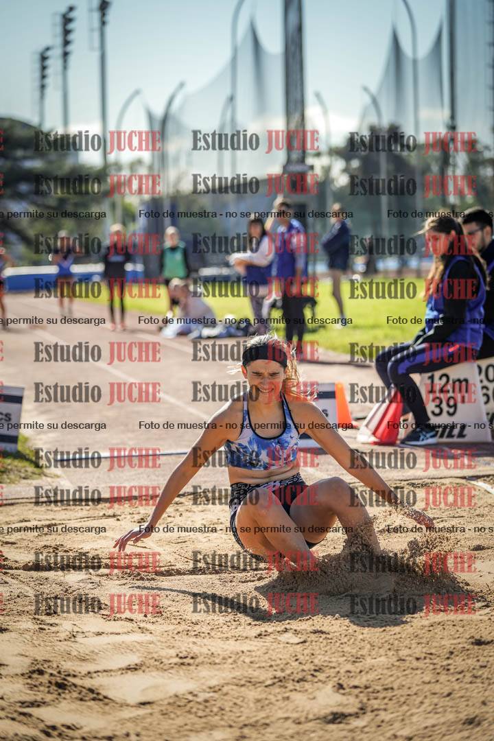 Fotos del salto en largo de mujeres