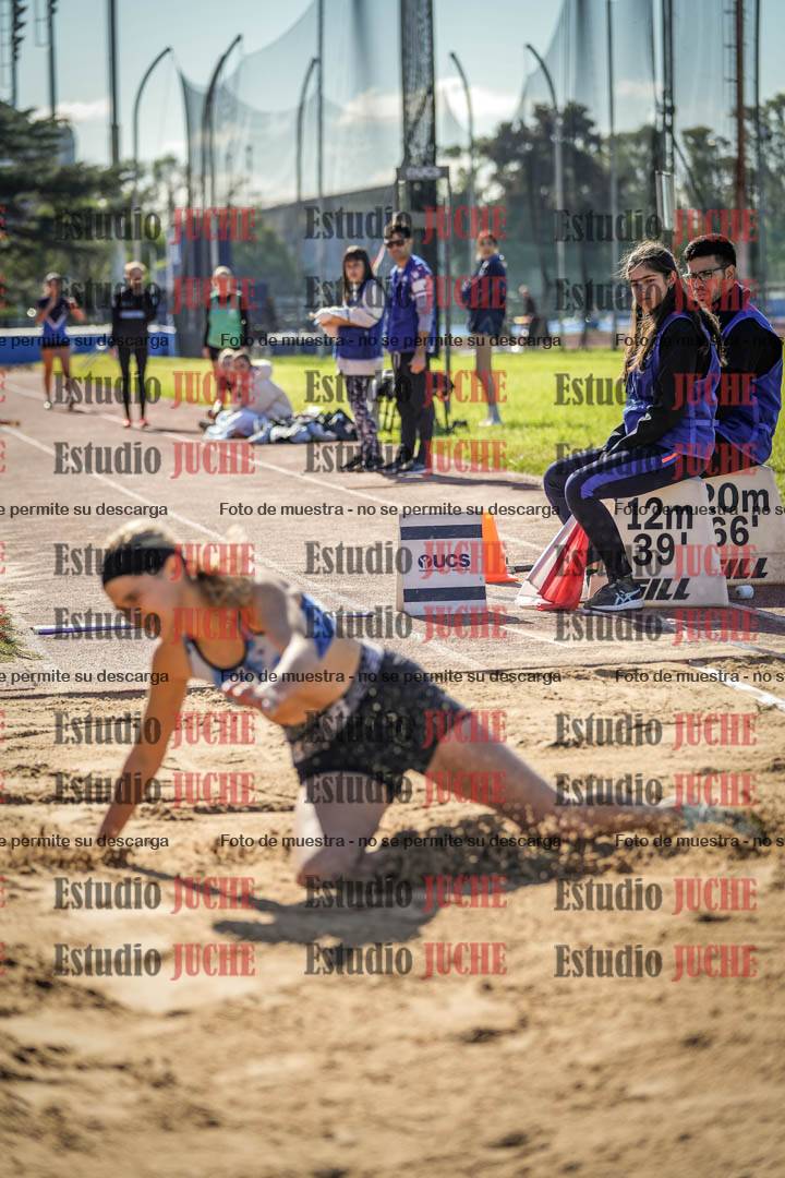 Fotos del salto en largo de mujeres