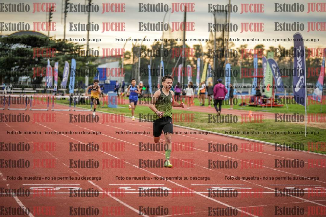 Fotos de los 400 m con vallas de varones