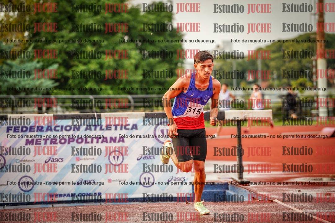 Fotos de los 3000 m con obstáculos de varones