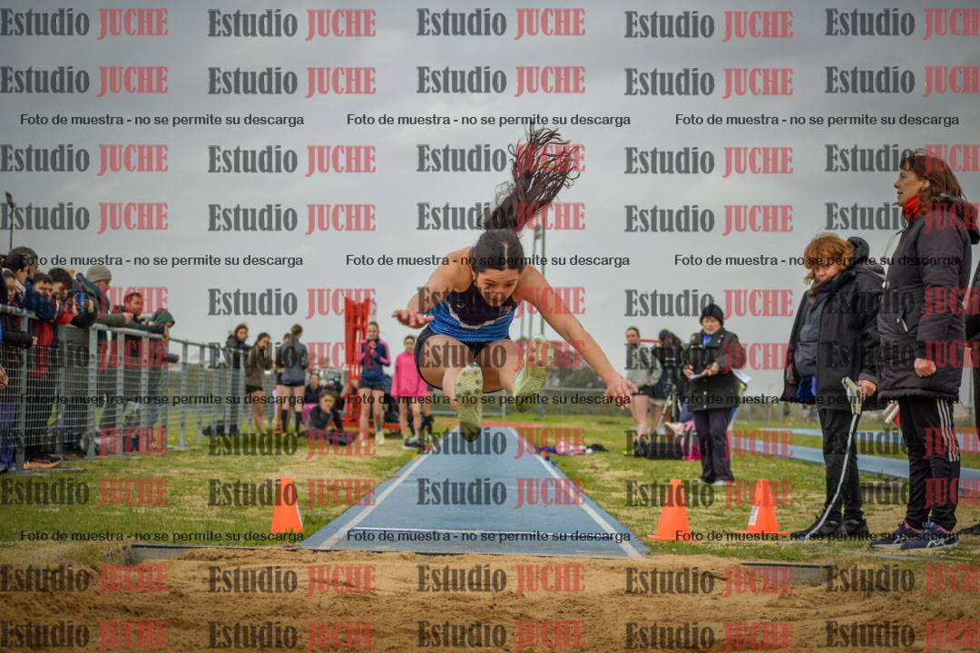 Fotos del salto en largo de mujeres - U18