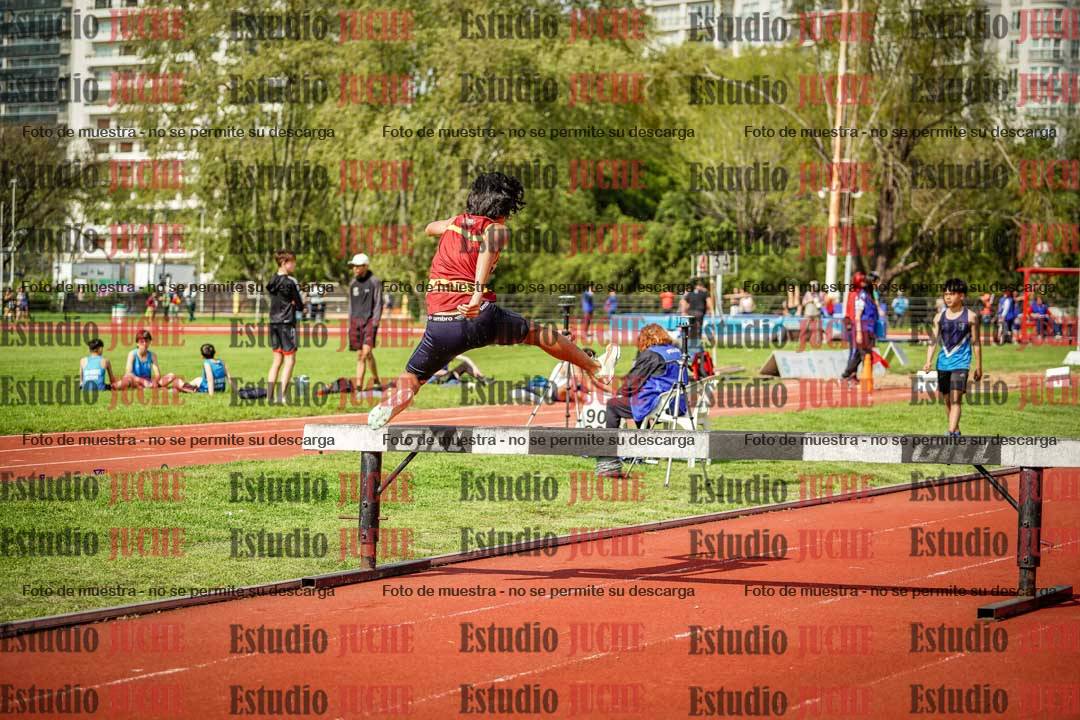 Fotos de los 1500 m con obstáculos de varones