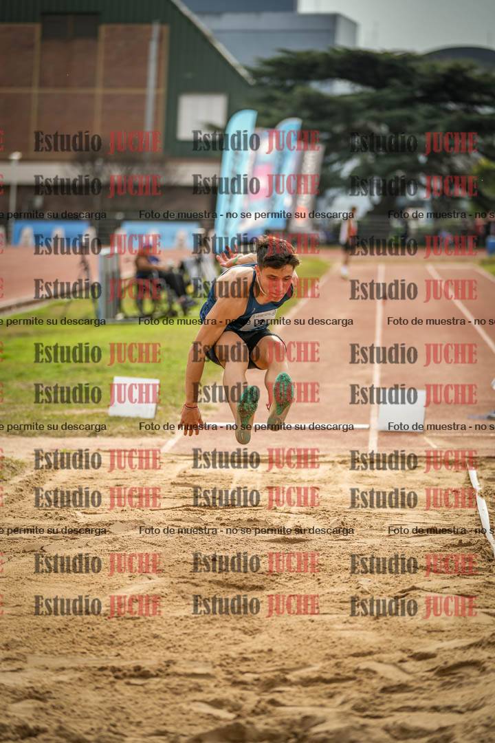 Fotos del salto en largo de varones