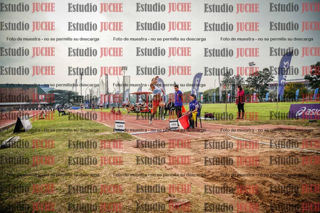 Fotos del salto en largo de mujeres