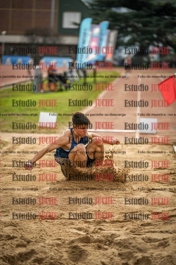 Fotos del salto en largo de varones