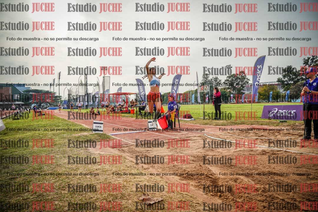 Fotos del salto en largo de mujeres