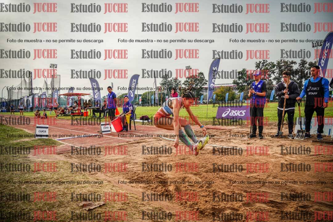 Fotos del salto en largo de mujeres