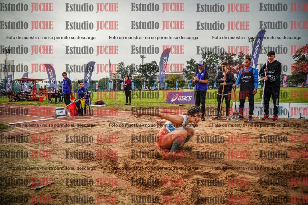 Fotos del salto en largo de mujeres