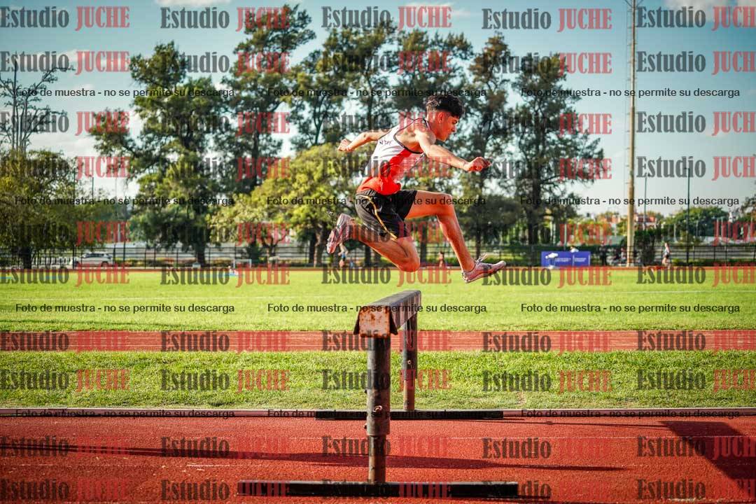Fotos de los 2000 m con obstáculos de varones