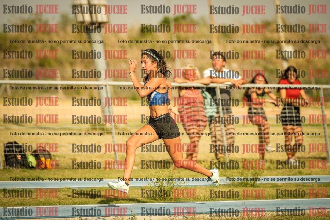 Fotos del salto en largo de mujeres