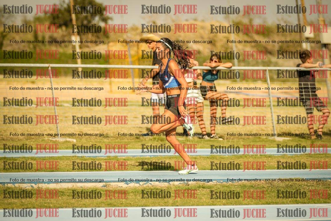 Fotos del salto en largo de mujeres