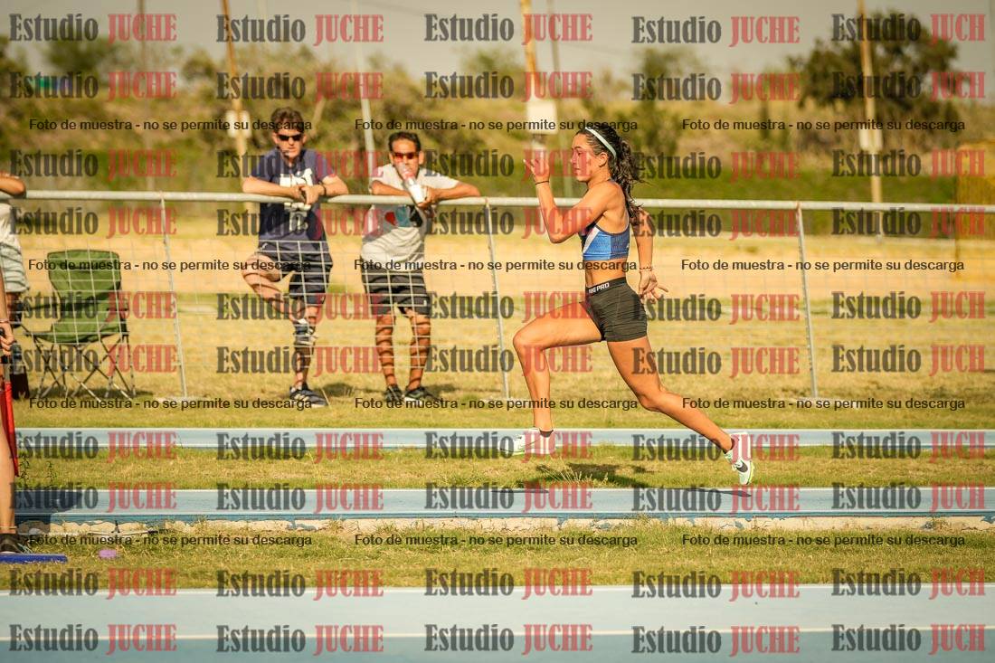 Fotos del salto en largo de mujeres