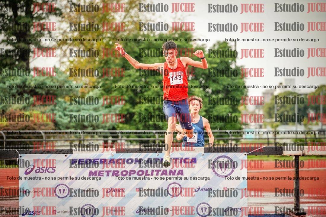 Fotos de los 3000 m con obstáculos de varones