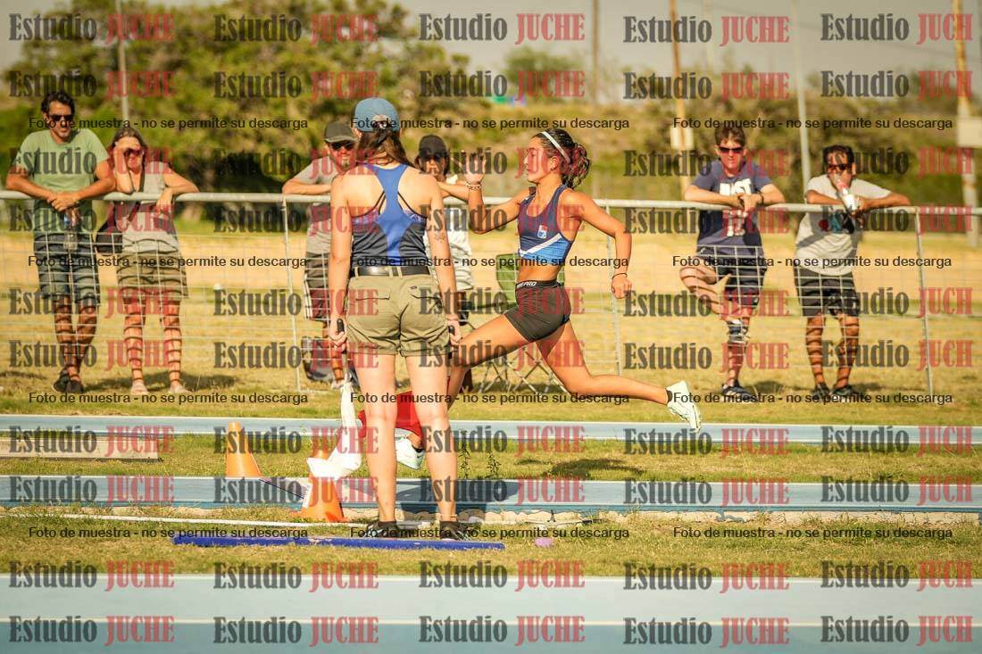 Fotos del salto en largo de mujeres