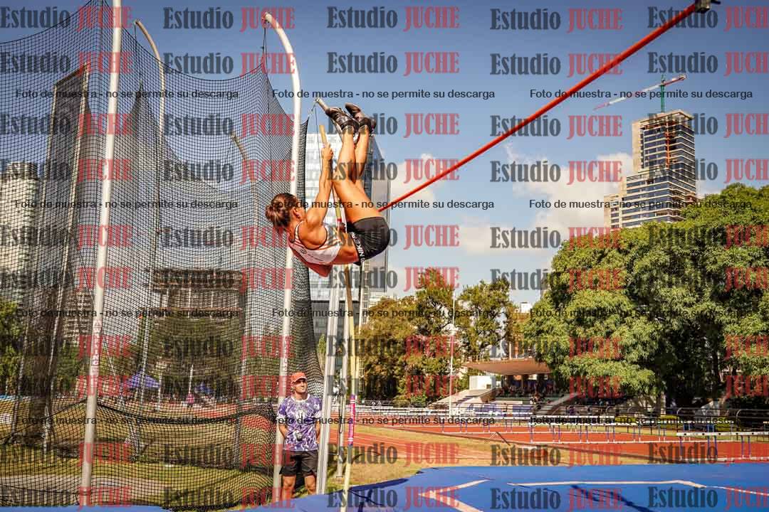 Fotos del salto con garrocha de mujeres y varones