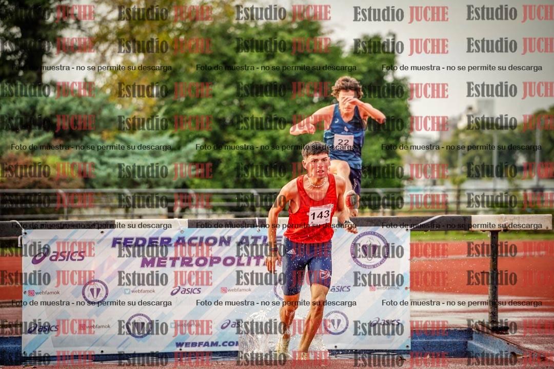 Fotos de los 3000 m con obstáculos de varones