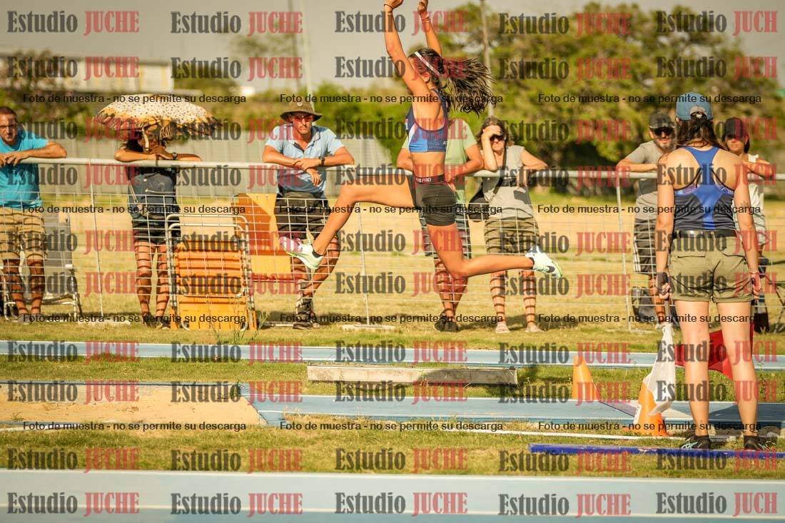 Fotos del salto en largo de mujeres