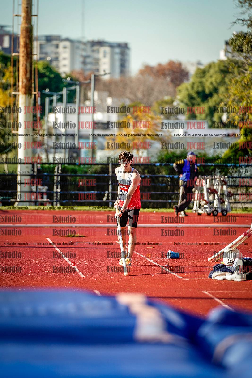 Fotos del salto con garrocha de varones