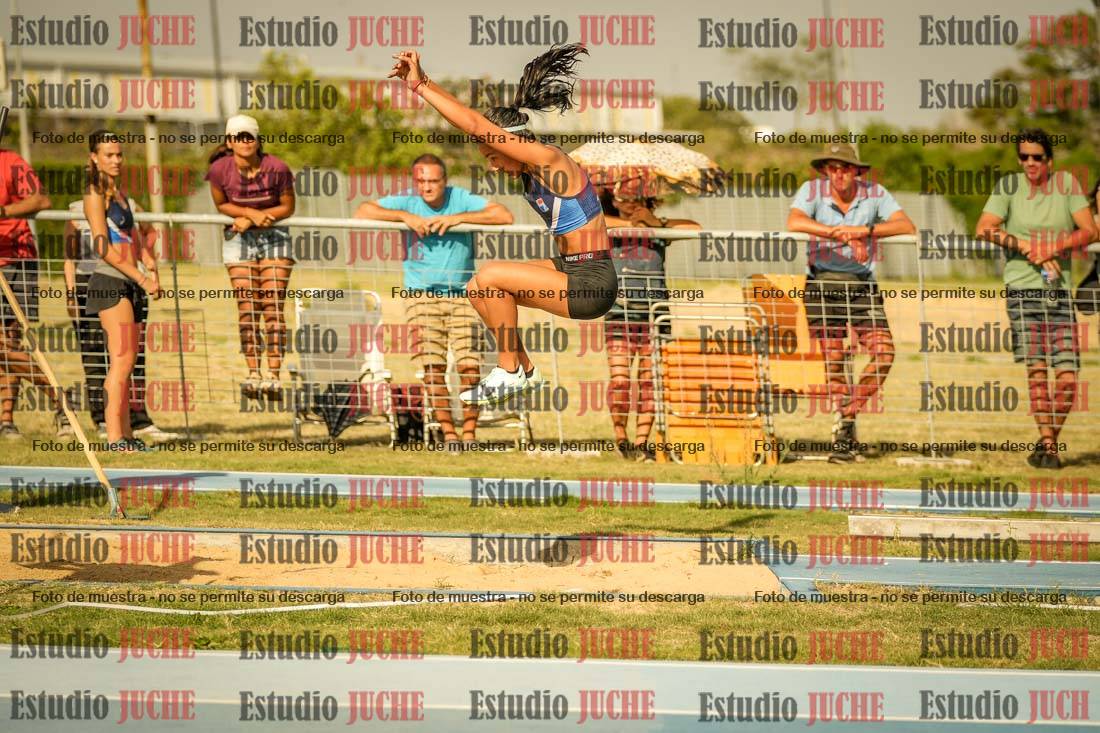 Fotos del salto en largo de mujeres