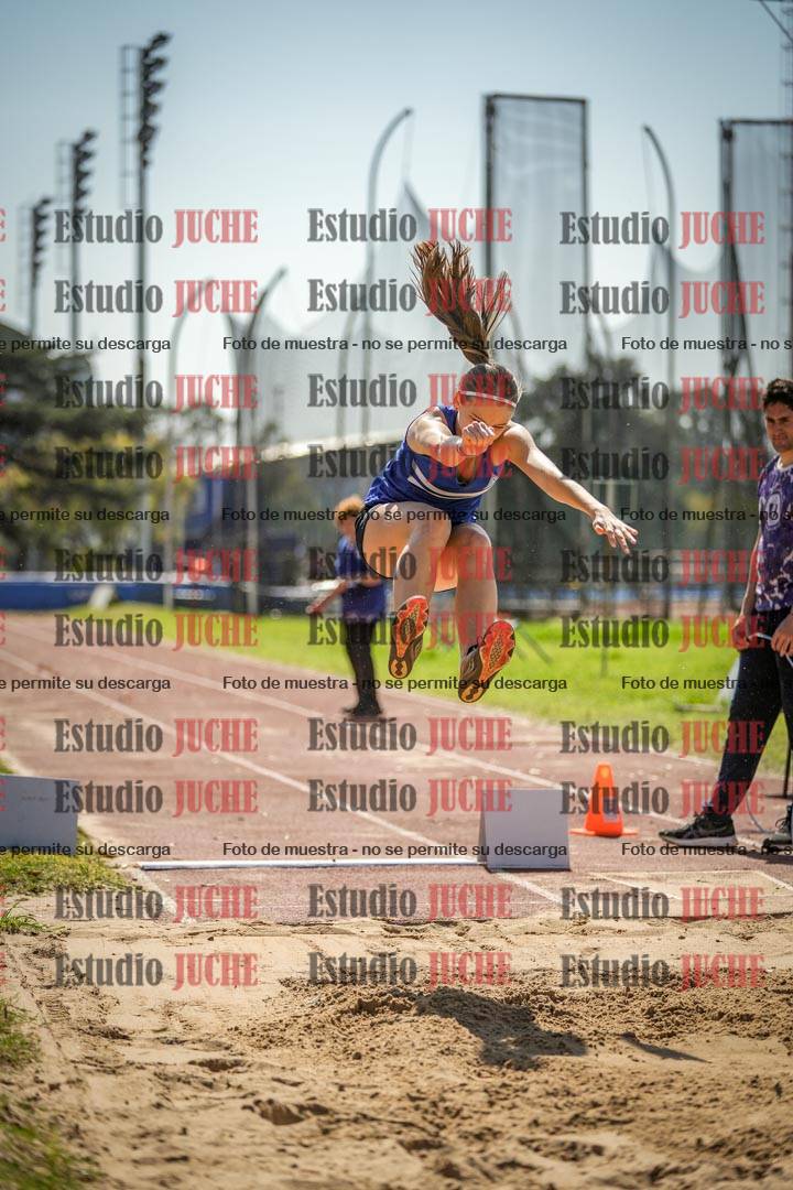 Fotos del salto en largo de mujeres - ambas categorías