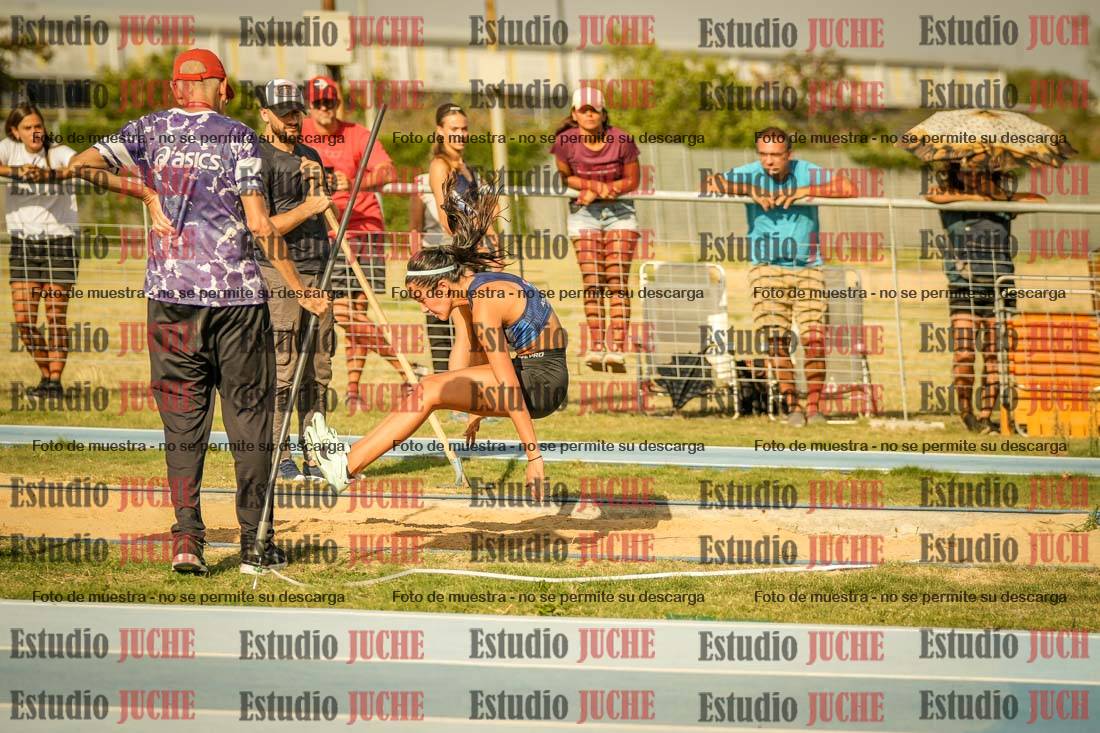 Fotos del salto en largo de mujeres