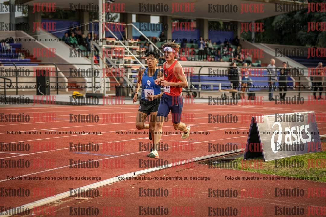 Fotos de los 3000 m con obstáculos de varones