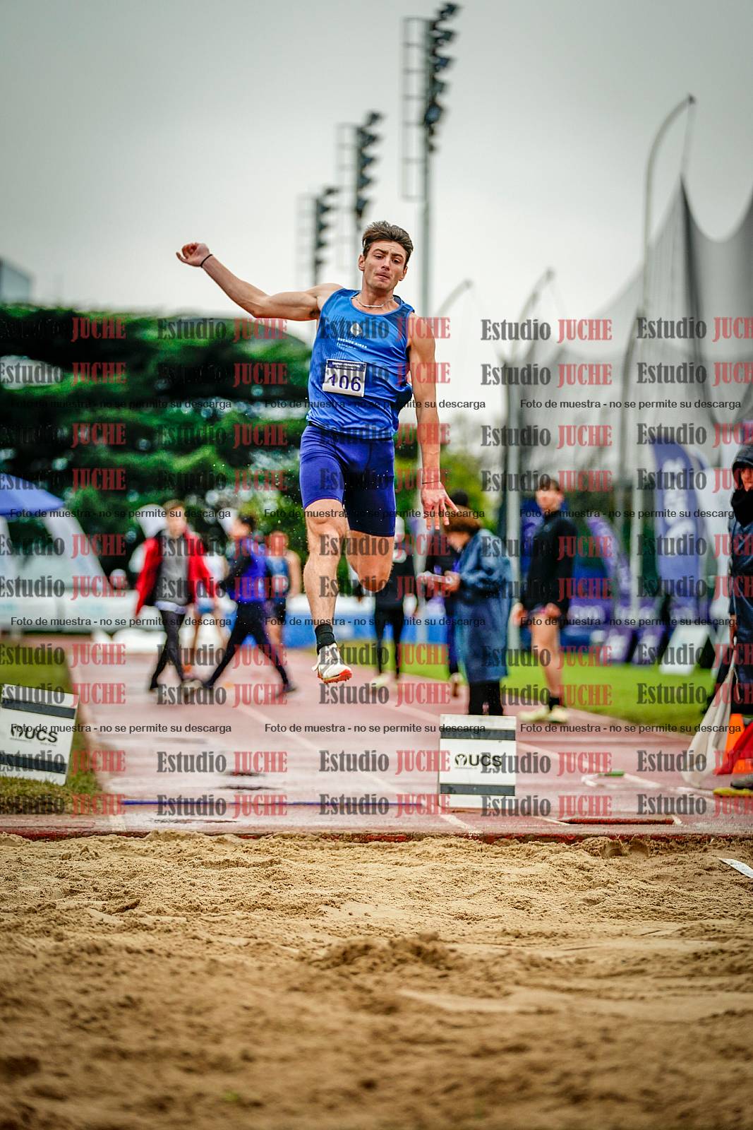 Fotos del salto en largo de varones