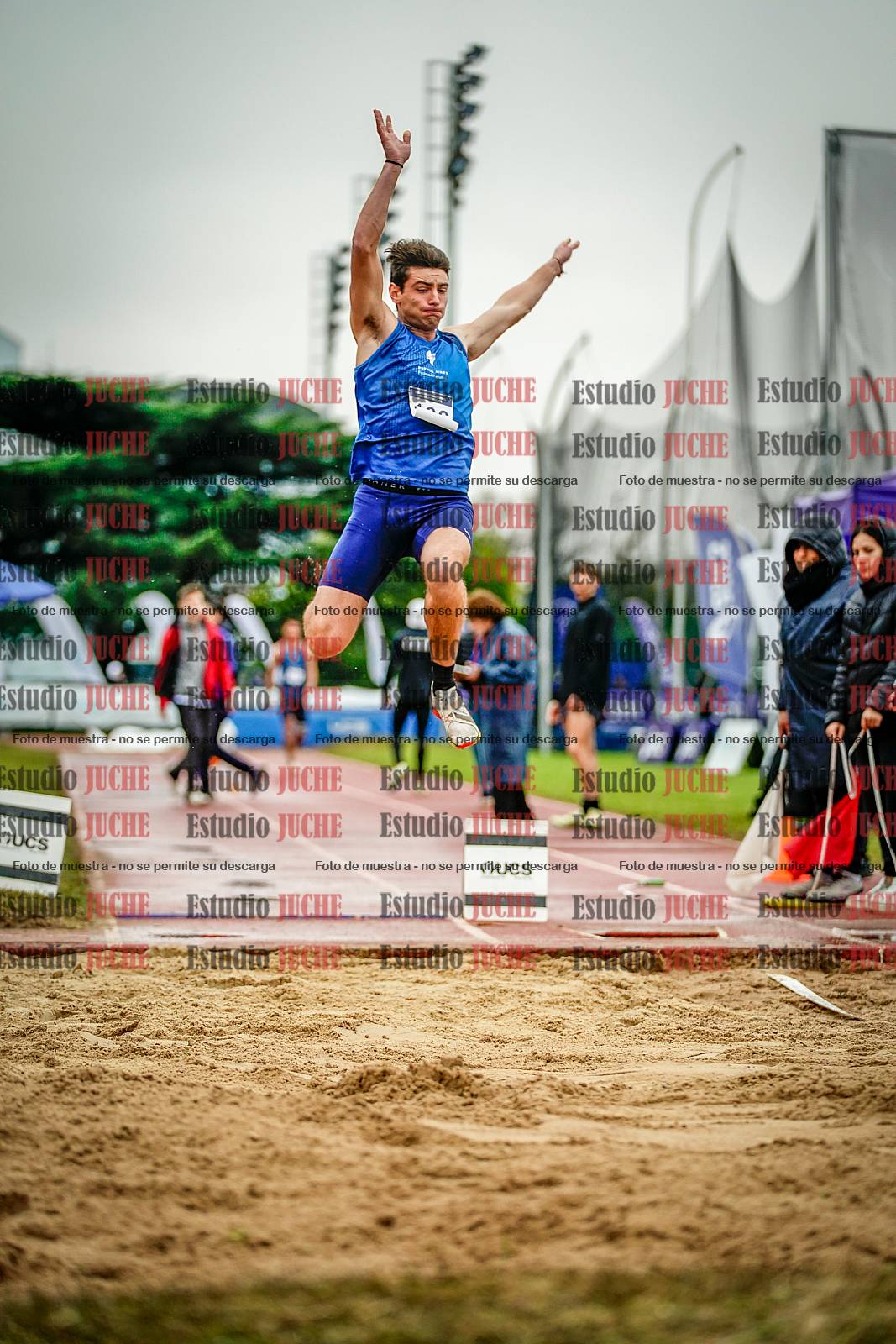 Fotos del salto en largo de varones