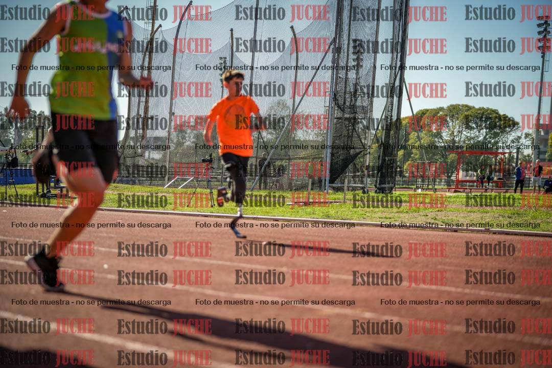 Fotos de los 80 m llanos de varones