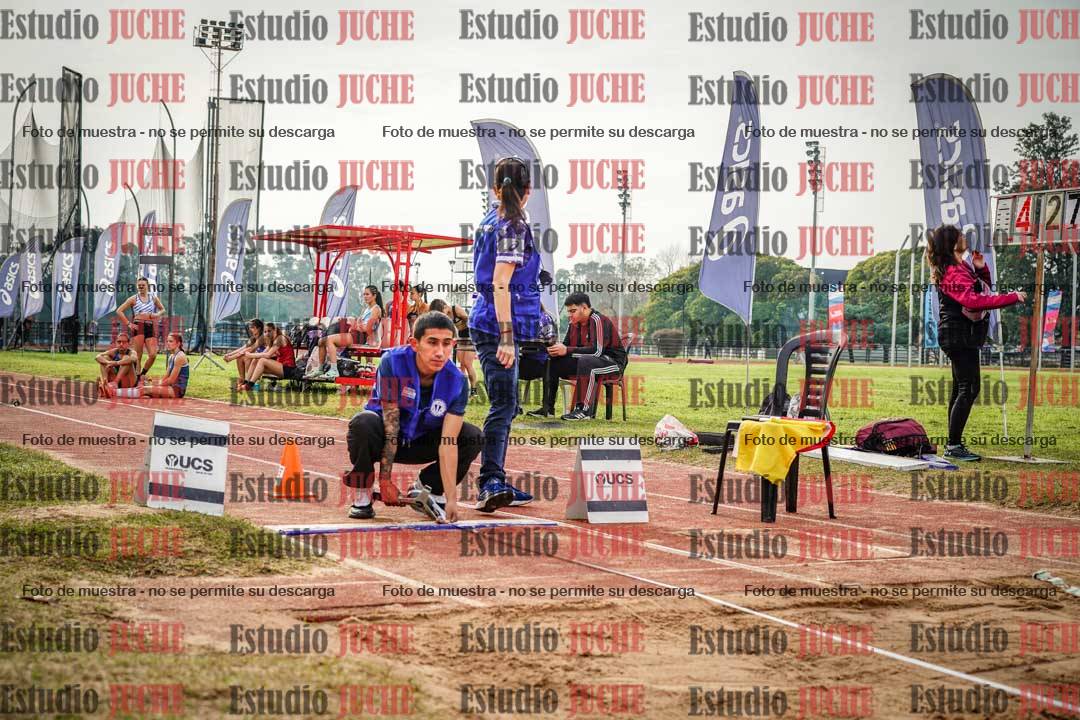 Fotos del salto en largo de mujeres