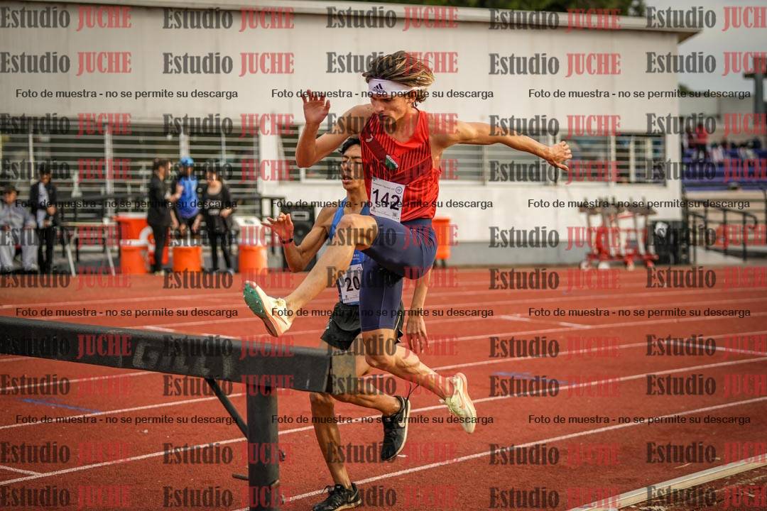 Fotos de los 3000 m con obstáculos de varones