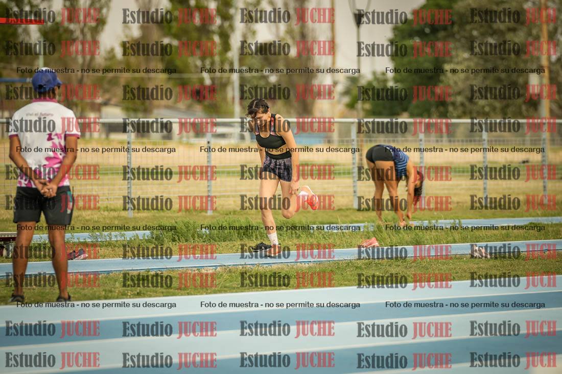 Fotos del salto en largo de mujeres