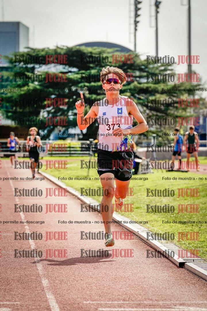Fotos de los 1500 m con obstáculos de varones