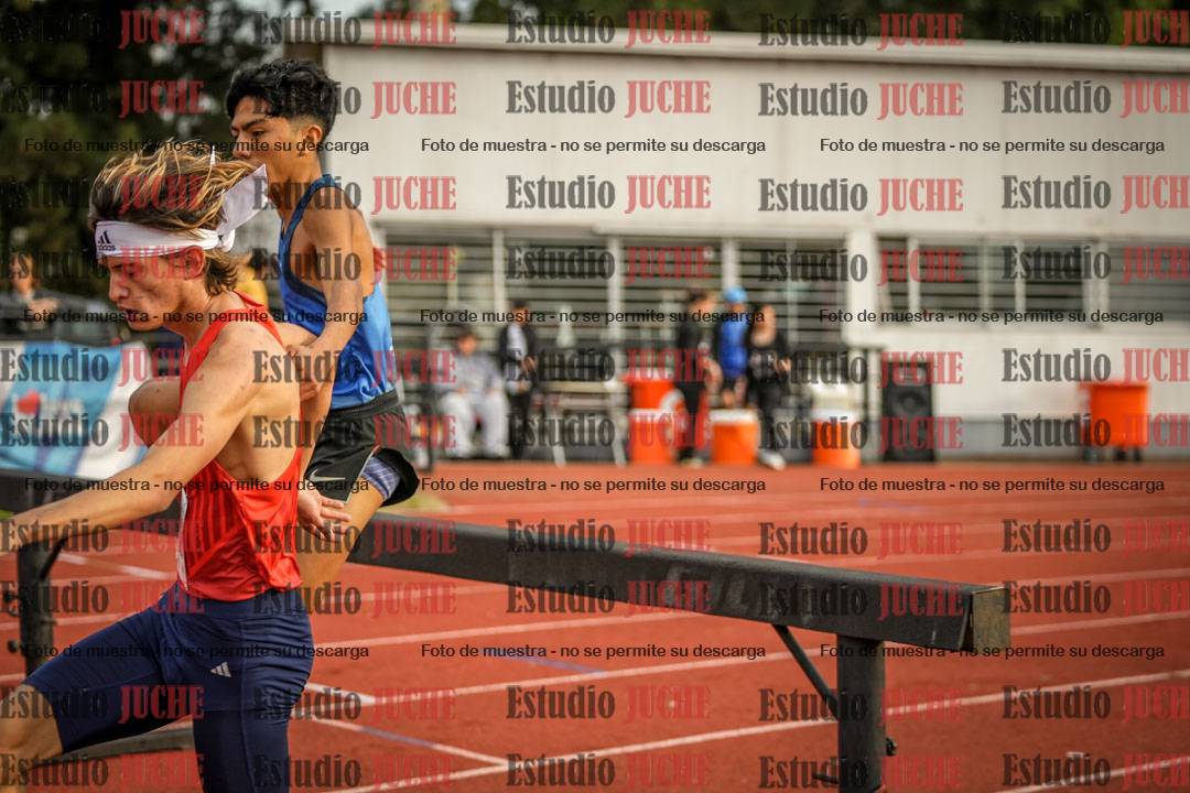 Fotos de los 3000 m con obstáculos de varones