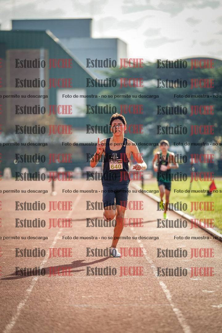 Fotos de los 2000 m con obstáculos de varones