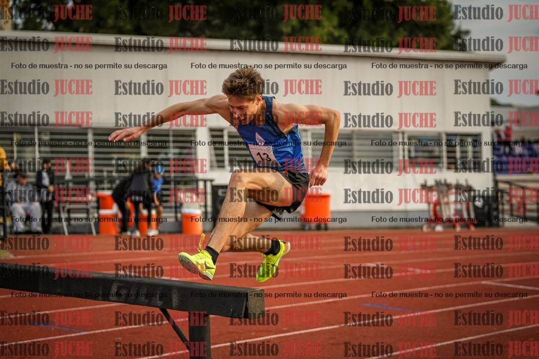 Fotos de los 3000 m con obstáculos de varones