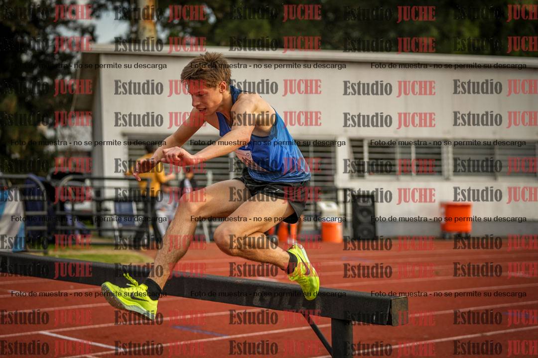Fotos de los 3000 m con obstáculos de varones