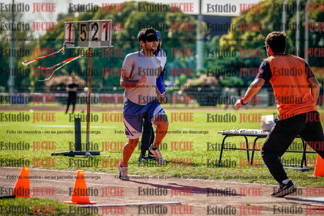 Fotos del salto en largo de mujeres y varones - COPAR