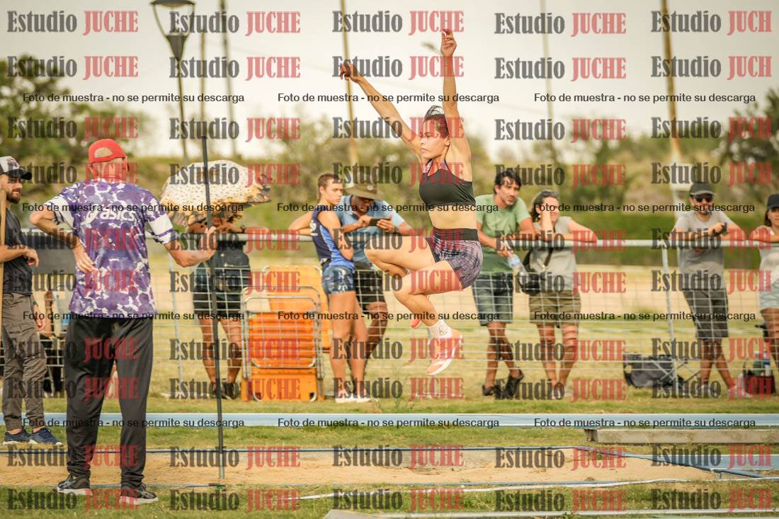 Fotos del salto en largo de mujeres
