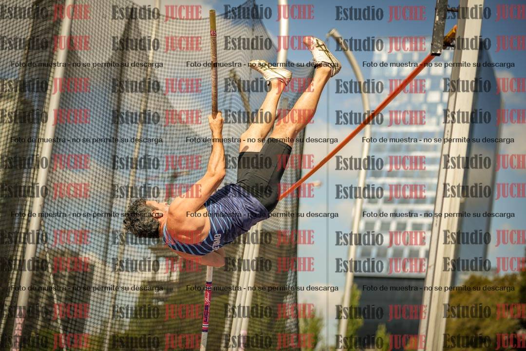 Fotos del salto con garrocha de mujeres y varones