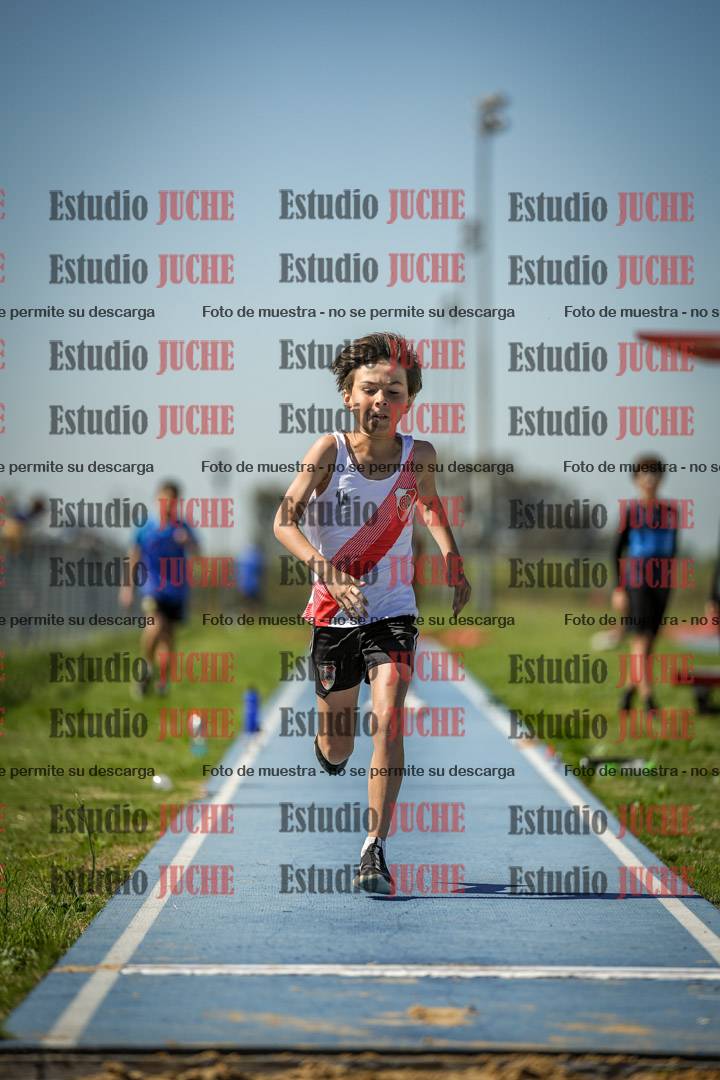 Fotos del salto en largo de varones - U12