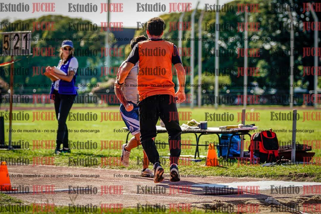 Fotos del salto en largo de mujeres y varones - COPAR