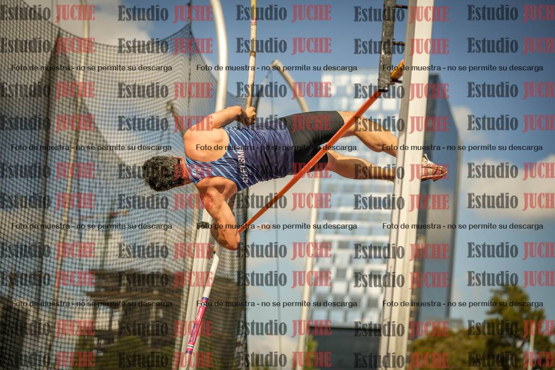 Fotos del salto con garrocha de mujeres y varones
