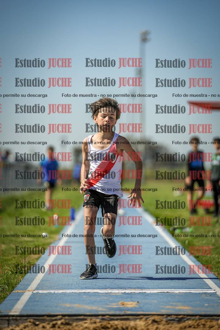 Fotos del salto en largo de varones - U12