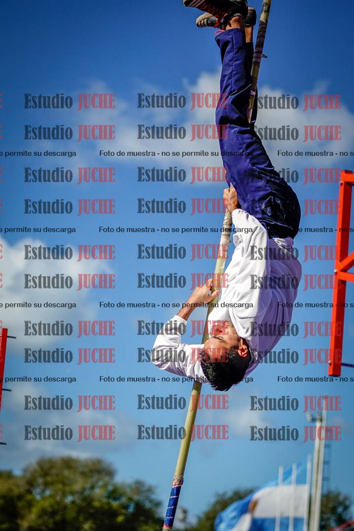 Fotos del salto con garrocha de varones - deca 8