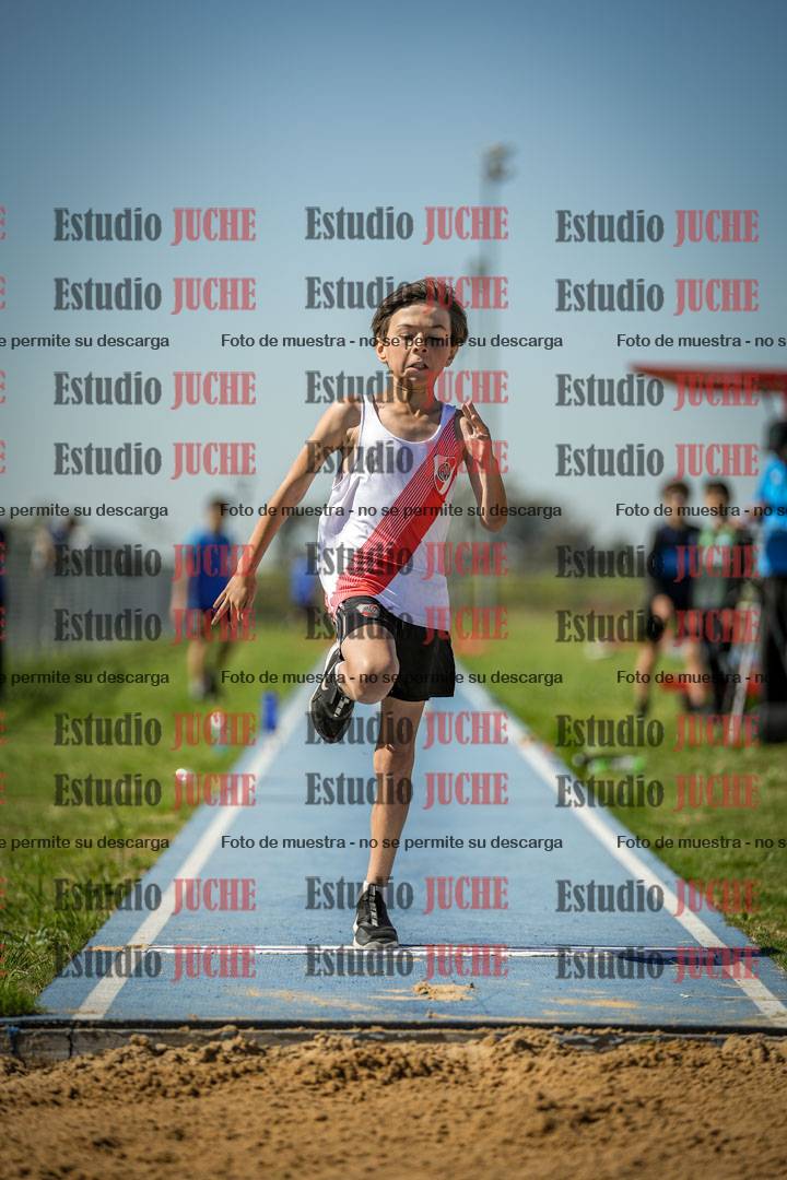 Fotos del salto en largo de varones - U12
