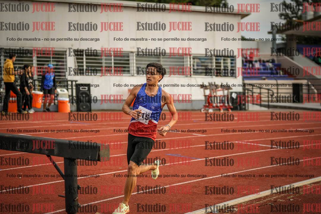 Fotos de los 3000 m con obstáculos de varones